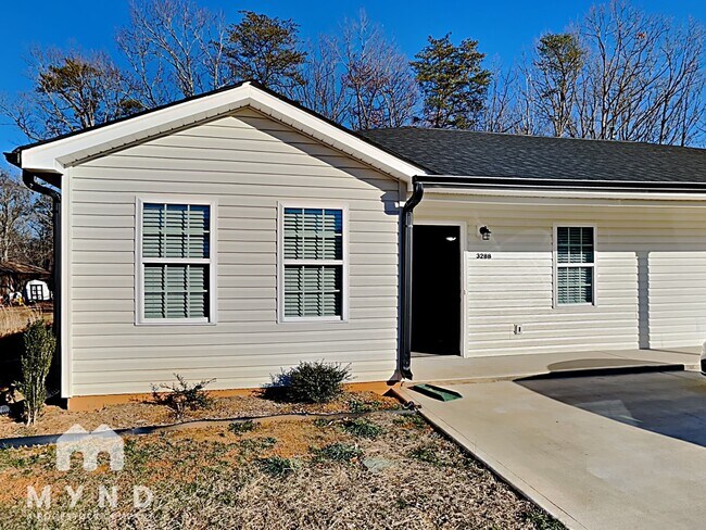 Foto del edificio - 3288 Anderson Mountain Rd