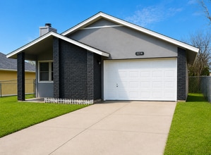 Building Photo - 2214 Carousel Dr