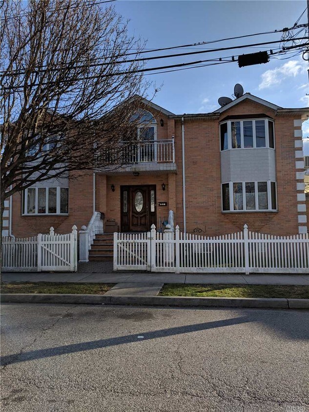 Primary Photo - 45-54-54 Oceania St