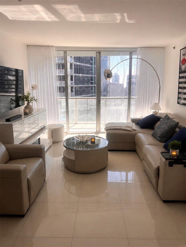 Building Photo - 475 Brickell Ave