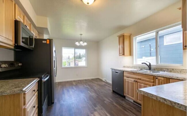 Kitchen - 2215 4th Ave S