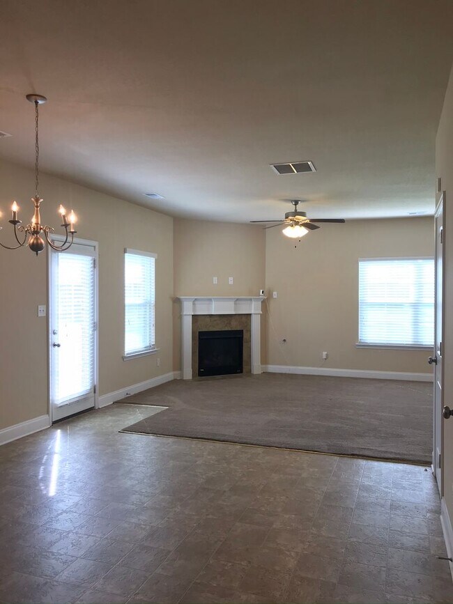Building Photo - Olive Branch -  4 Bedrooms, 2 Full Baths a...
