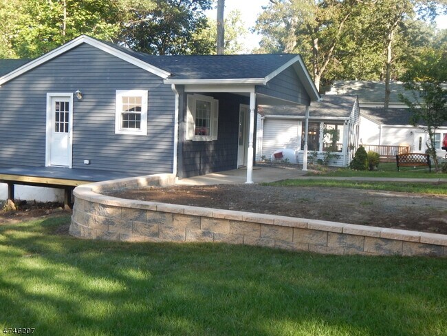 Building Photo - 56 Leo Ave