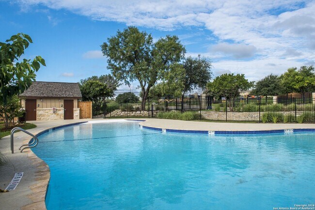 Foto del edificio - Charming Two-Story Rental Home on Corner L...