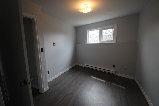 Building Photo - 22 8 St