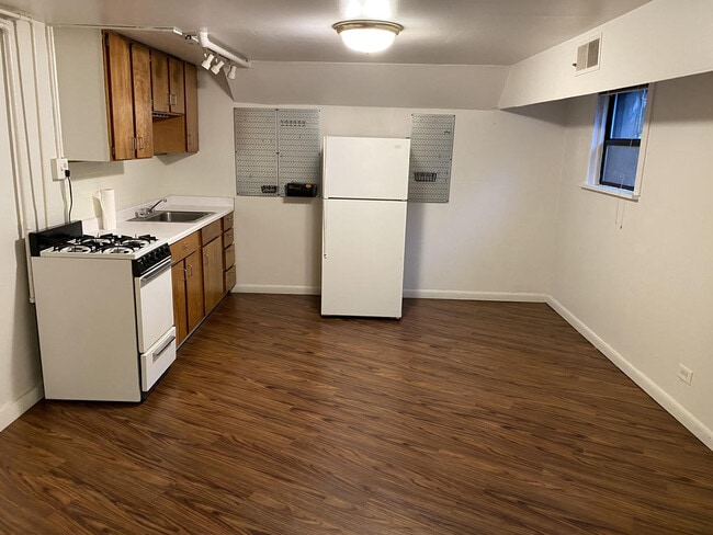 Building Photo - Heights Court - 1 bedroom