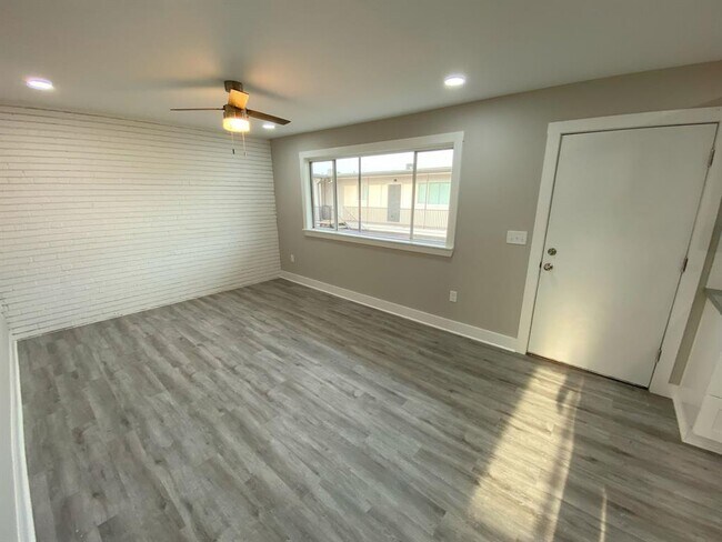 Building Photo - 4045 W Bellfort Ave