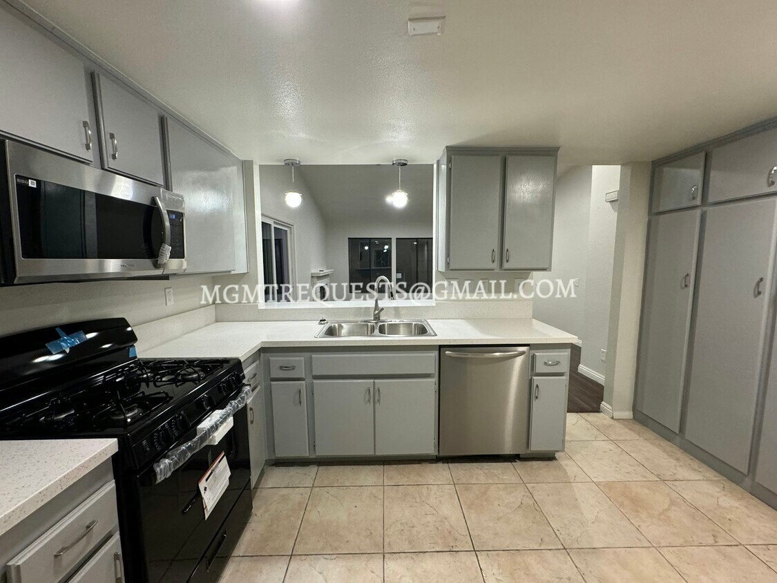Primary Photo - 193 Mistletoe Drive, Unit #1