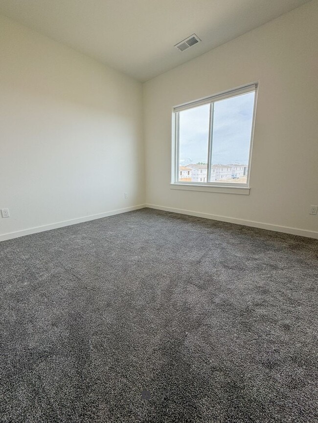 Building Photo - BRAND NEW Pet Friendly 2 bed/ 2 bath apart...