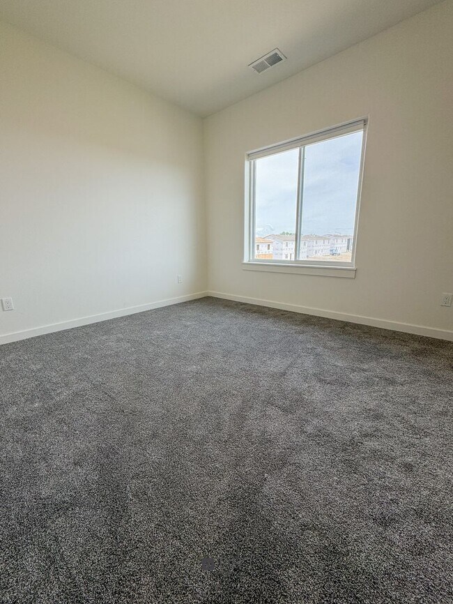 Foto del edificio - BRAND NEW Pet Friendly 2 bed/ 2 bath apartment!