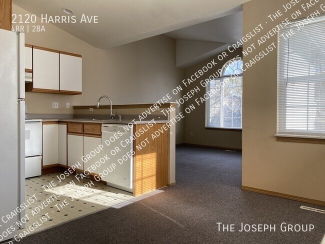 Building Photo - 2120 Harris Ave