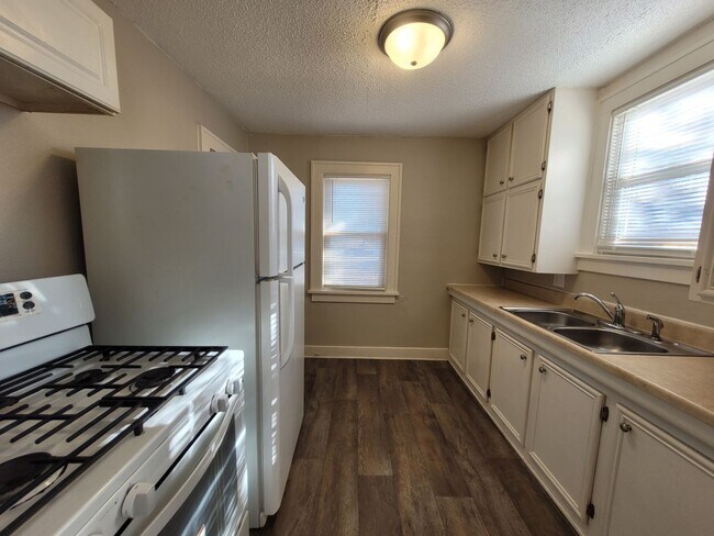 Foto del edificio - Pet Friendly 2 Bedroom Home with detached garage!