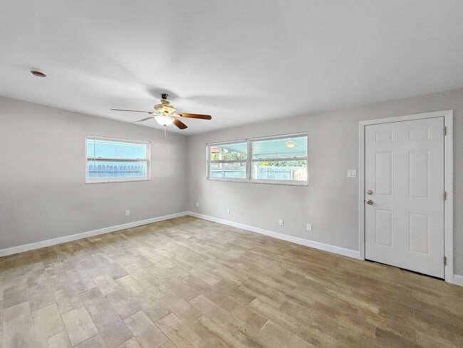 Foto del edificio - 2720 57th St S