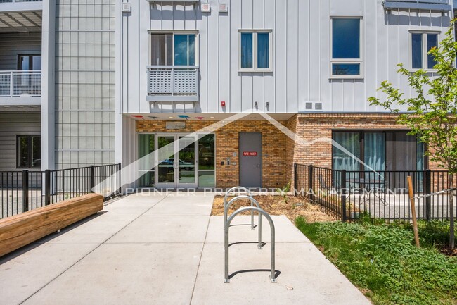 Building Photo - Newer Studio Apt in RiNo District in Denve...