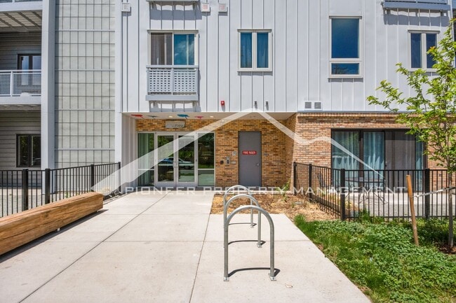 Building Photo - Newer Studio Apt in RiNo District in Denver 1 Underground Parking Space!