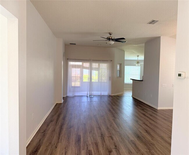 Foto del edificio - 5044 Gato Del Sol Cir