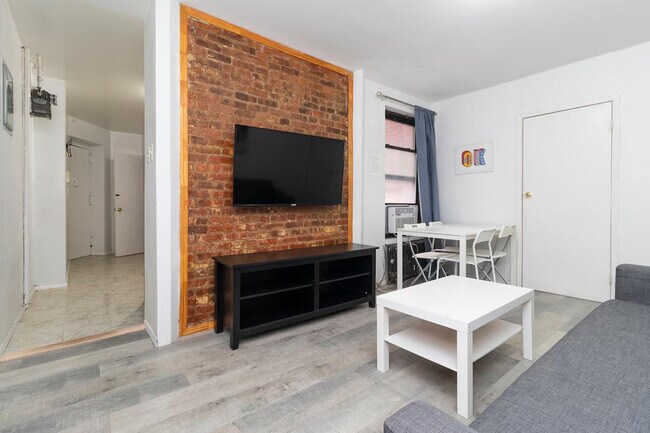 Foto del edificio - 315 E 95th St