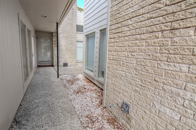 Foto del edificio - 7838 Duffield Ln