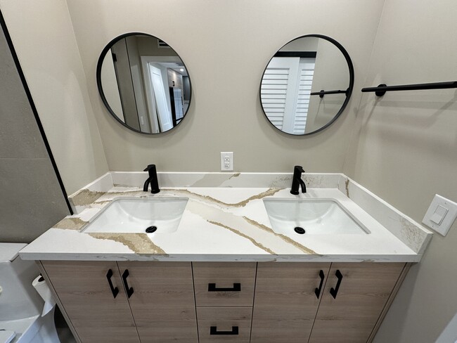 Double Vanity - 301 N Ocean Blvd