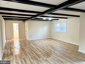 Building Photo - 3606 Lakeview Pkwy