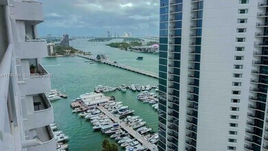 Building Photo - 1717 N Bayshore Dr