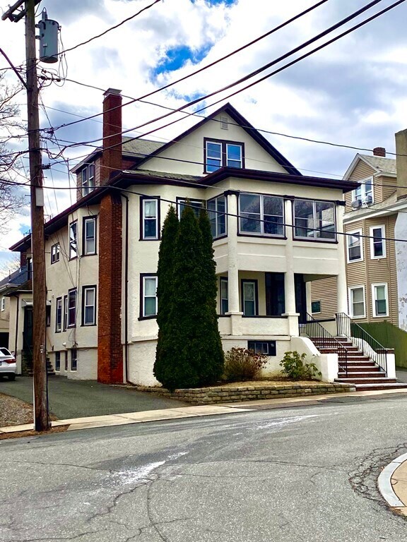 24 Clyde Rd Unit 3, Watertown, MA 02472 Condo for Rent in Watertown, MA