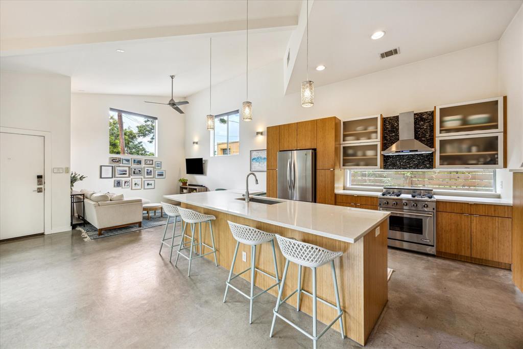 Foto principal - 207 Caney St