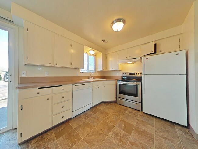 Foto del edificio - 3 Bedroom Apartment ~ Albany ~ Small Pet F...