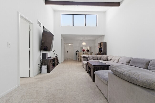 Foto del edificio - 1628 Clower Creek Dr