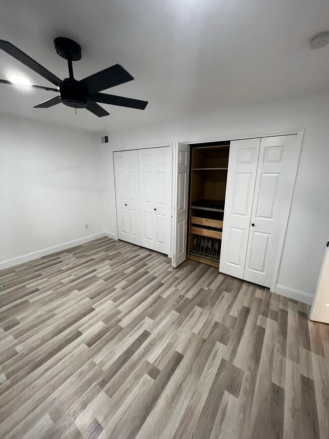 Building Photo - 14 Mile Condo Unit 80