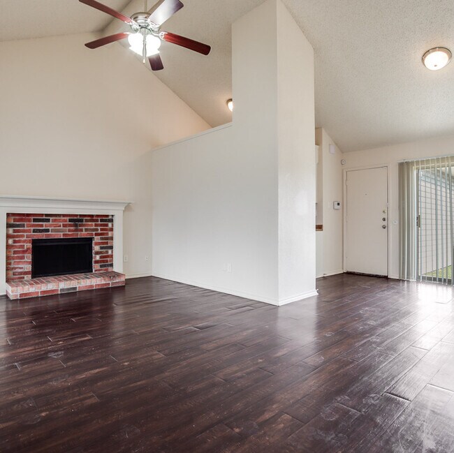 Building Photo - 1612 Hunterwood Dr