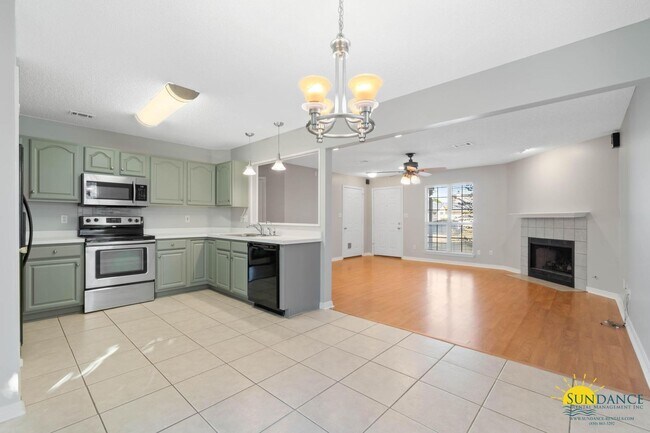Foto del edificio - Lovely 3 Bedroom Home in Mary Esther: Move-in Special!