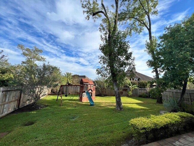 Foto del edificio - 7007 Fall Creek Ln