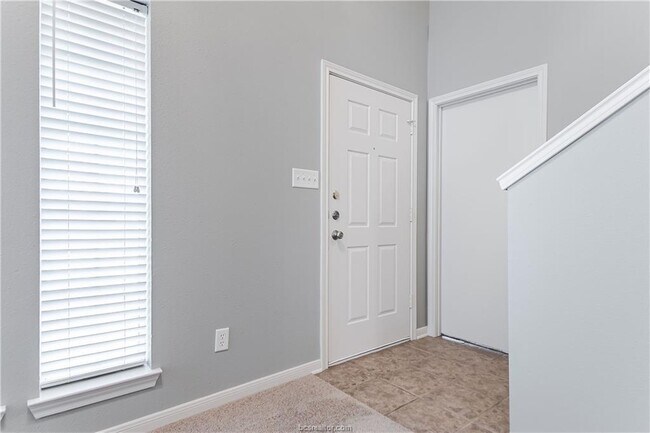 Building Photo - 503 Thornton Ct