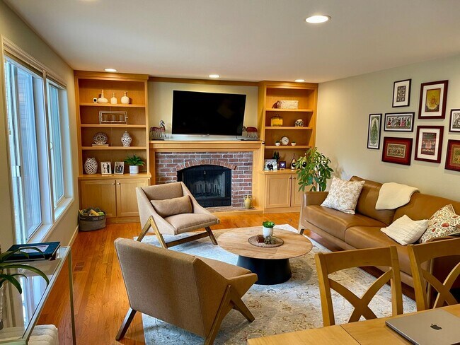 Building Photo - 4Bd/2.5Ba Sammamish Home