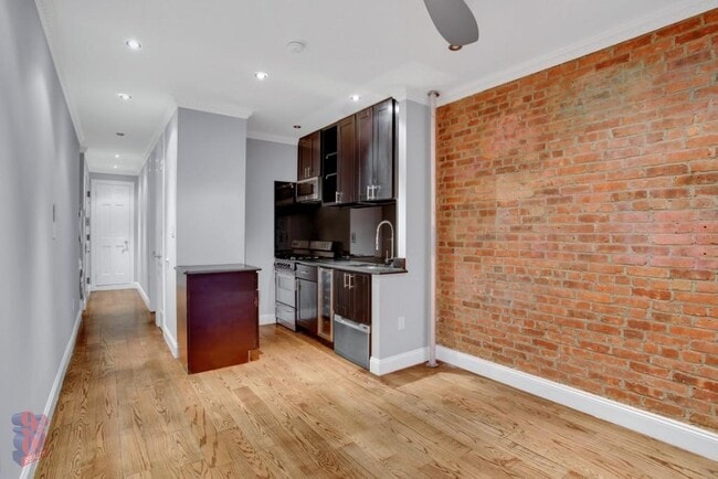 Building Photo - 438 W 52nd St