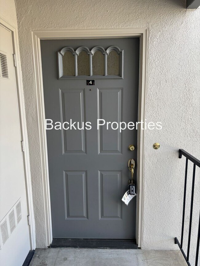 Foto del edificio - Nice two bedroom condo in Westwood gated community