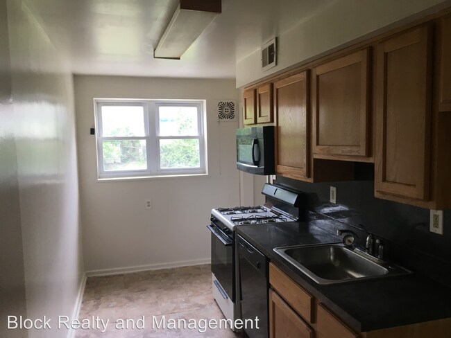 Building Photo - 3 br, 1 bath House - 818 Delview Dr