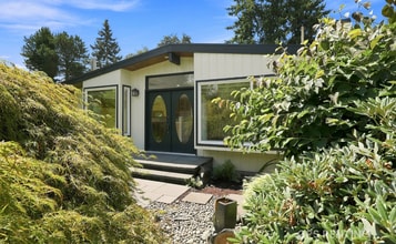 Building Photo - 17224 Beach Dr NE
