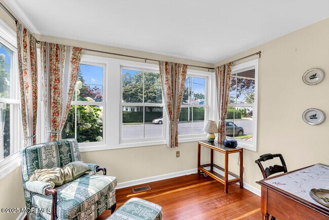 Building Photo - 600 St Clair Ave