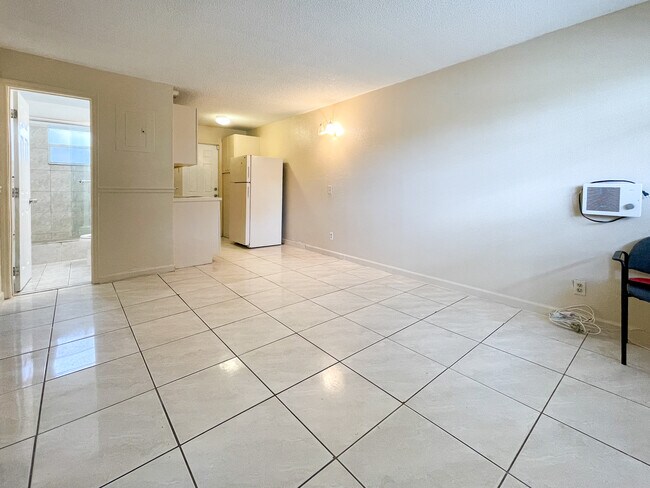 Foto del edificio - 1717 NW 8th Pl
