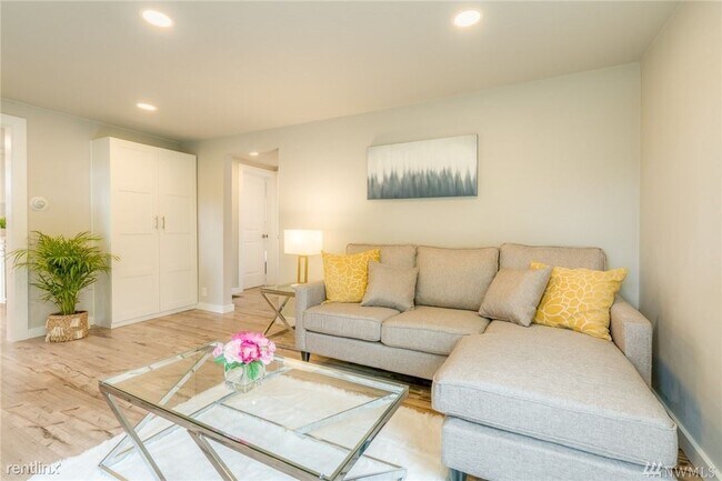 Building Photo - 2 br, 1.5 bath House - 9214 22nd Ave SW