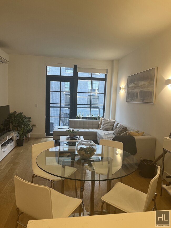 Foto del edificio - Rent Stabilized Luxury 1BR/1BA