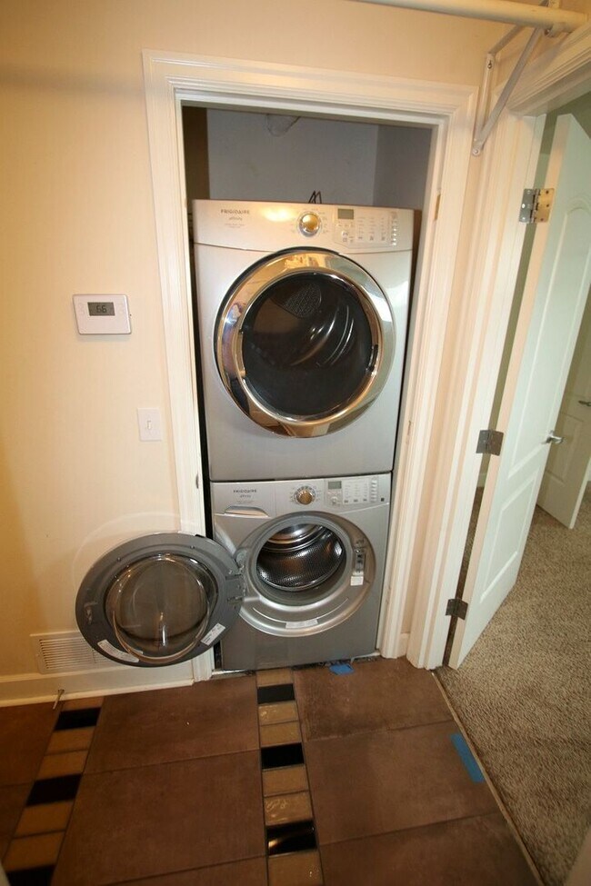Building Photo - 2 Bedroom East Anchorage Condo near JBER!