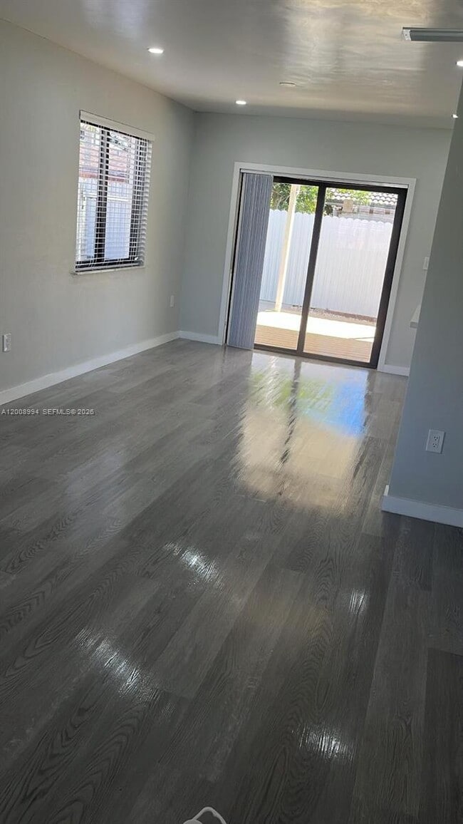 Foto del edificio - 11050 SW 5th St