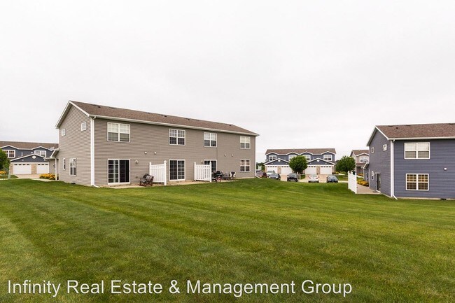 Building Photo - 626 S Pointe Ct SW