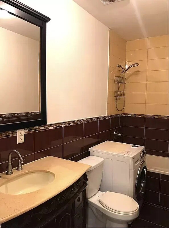 Foto del edificio - 230 Corbin Pl