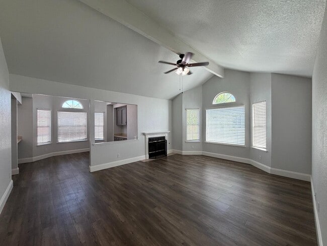 Foto del edificio - 8153 N Cedar Ave