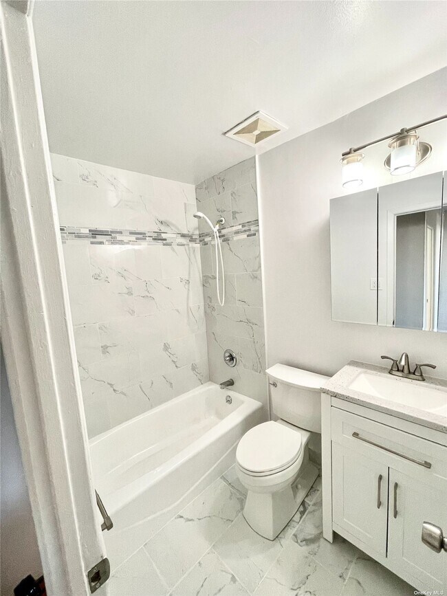 Foto del edificio - 99-37-99-63 63rd Rd