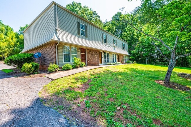 Building Photo - 236 Park Ln
